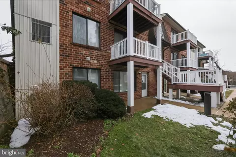 7204 Hilltop Dr #94, Brookhaven, PA 19015