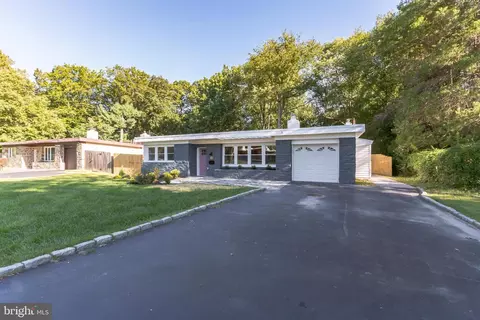 2213 Windsor Cir, Broomall, PA 19008