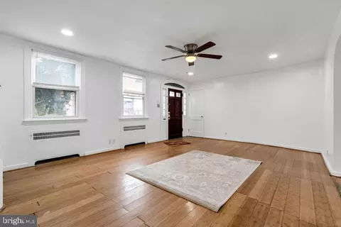 Living - 334 Wiltshire Rd, Darby, PA 19082 photo 3 of 5