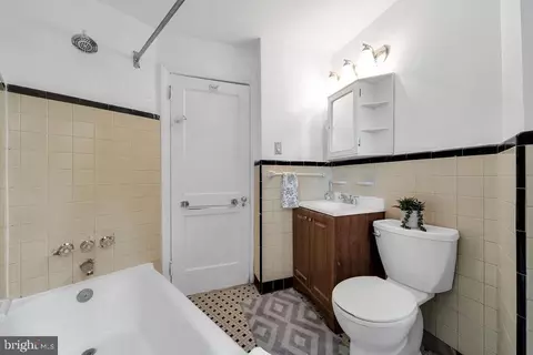 Bath - 334 Wiltshire Rd, Darby, PA 19082 photo 1 of 2