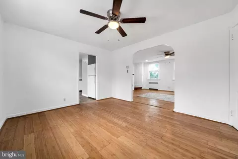 Living - 334 Wiltshire Rd, Darby, PA 19082 photo 4 of 5