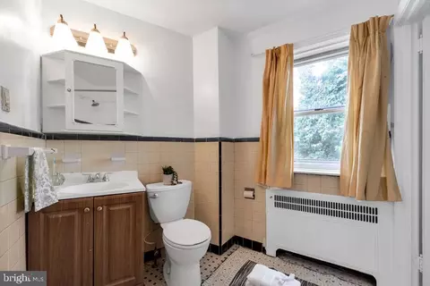 Bath - 334 Wiltshire Rd, Darby, PA 19082 photo 2 of 2