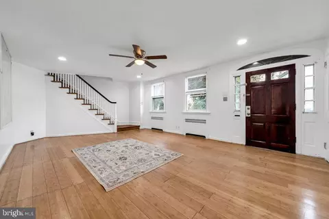 Living - 334 Wiltshire Rd, Darby, PA 19082 photo 2 of 5