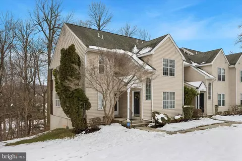 419 Derry Dr, Aston, PA 19014