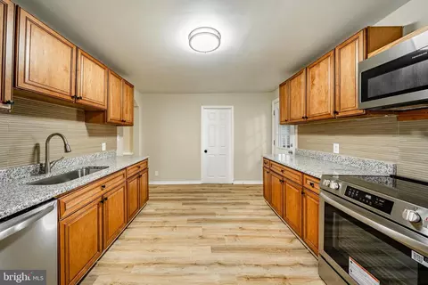 Entry Way - 1342 Cherry St, Boothwyn, PA 19061 photo 4 of 7