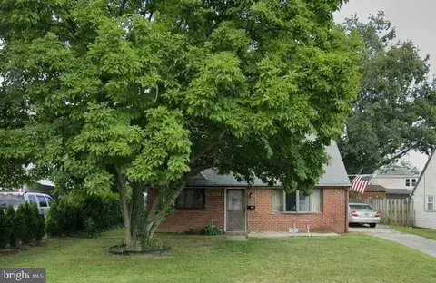 846 Bobwhite Ln, Secane, PA 19018