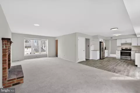 Living - 151 Eaton Dr, Wayne, PA 19087 photo 6 of 7