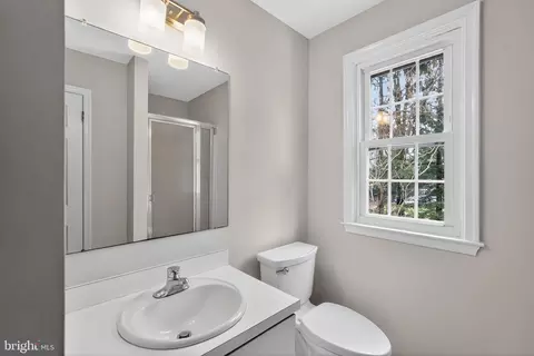 Bath - 151 Eaton Dr, Wayne, PA 19087 photo 2 of 6