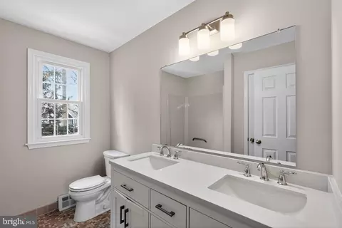 Bath - 151 Eaton Dr, Wayne, PA 19087 photo 5 of 6