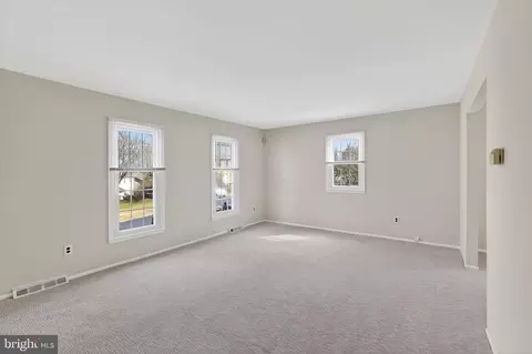 Living - 151 Eaton Dr, Wayne, PA 19087 photo 2 of 7