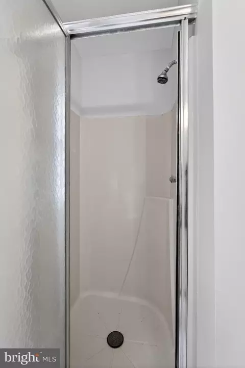 Bath - 151 Eaton Dr, Wayne, PA 19087 photo 4 of 6