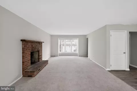 Living - 151 Eaton Dr, Wayne, PA 19087 photo 5 of 7