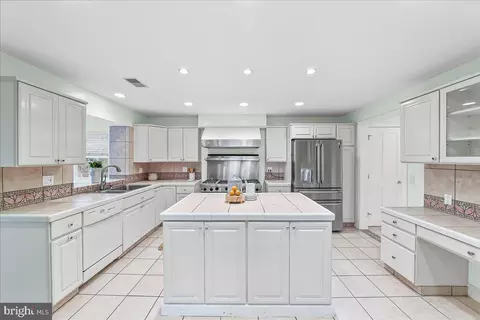 Kitchen - 658 E Leamy Ave, Springfield, PA 19064 photo 1 of 4