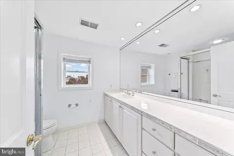 Bath - 658 E Leamy Ave, Springfield, PA 19064 photo 3 of 4