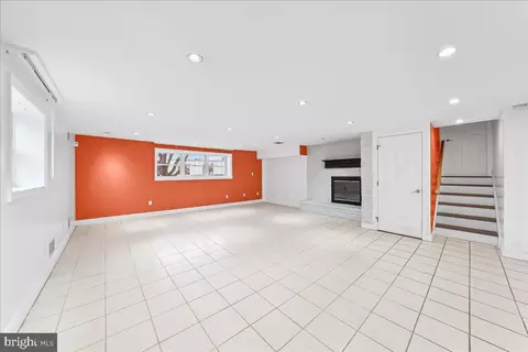 Living - 658 E Leamy Ave, Springfield, PA 19064 photo 4 of 4