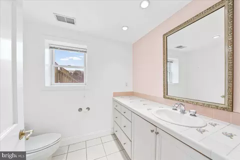 Bath - 658 E Leamy Ave, Springfield, PA 19064 photo 4 of 4