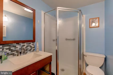914 Anderson Ave, Marcus Hook, PA 19061 photo 22