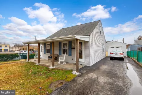 914 Anderson Ave, Marcus Hook, PA 19061 photo 3