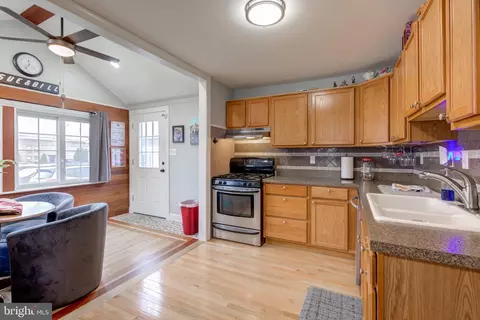914 Anderson Ave, Marcus Hook, PA 19061 photo 11