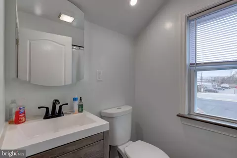 914 Anderson Ave, Marcus Hook, PA 19061 photo 28