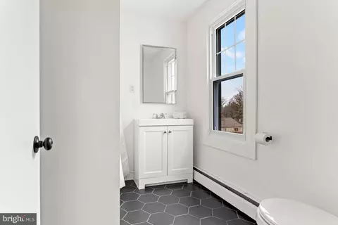 Bath - 209 Willow Rd, Wallingford, PA 19086 photo 1 of 2