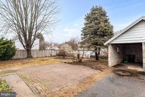 Exterior - 209 Willow Rd, Wallingford, PA 19086 photo 3 of 3