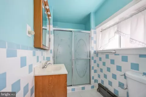 Bath - 537 Elm Ave, Darby, PA 19082 photo 2 of 2