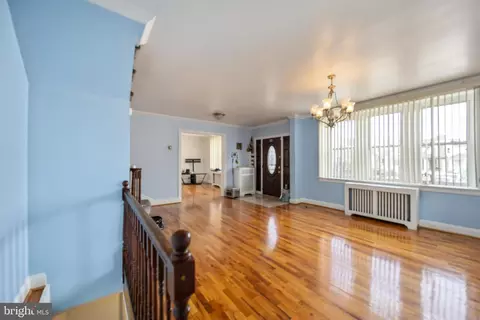 Living - 537 Elm Ave, Darby, PA 19082 photo 4 of 6