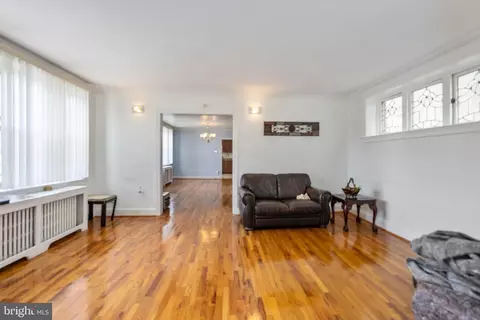 Living - 537 Elm Ave, Darby, PA 19082 photo 2 of 6