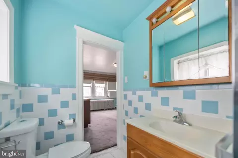 Bath - 537 Elm Ave, Darby, PA 19082 photo 1 of 2