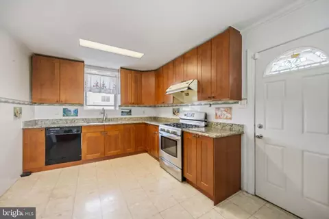 Kitchen - 537 Elm Ave, Darby, PA 19082 photo 2 of 2