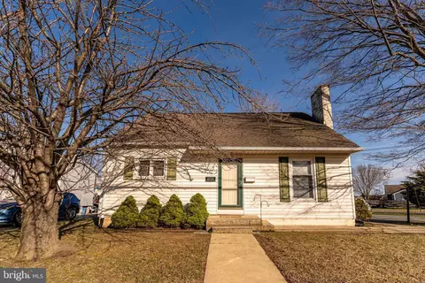 2715 W Dutton Mill Rd, Aston, PA 19014