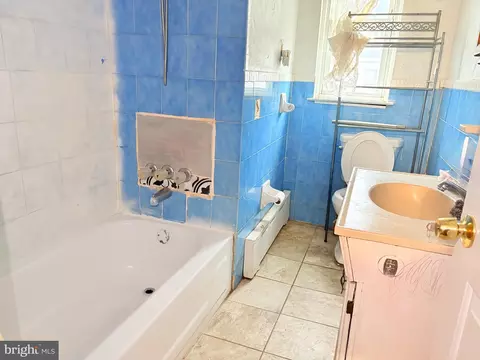 Bath - 233 Barrington Rd, Darby, PA 19082 photo 1 of 1