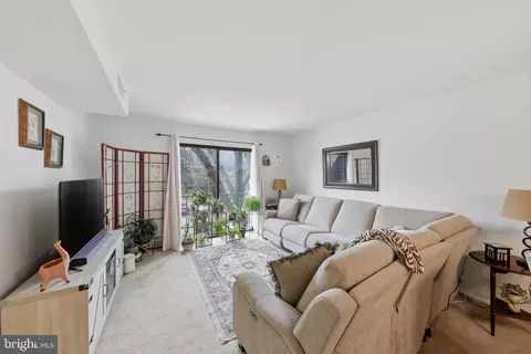 832 Putnam Blvd # B, Wallingford, PA 19086