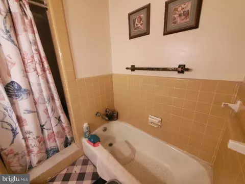 Bath - 207 Avon Rd, Darby, PA 19082 photo 2 of 2