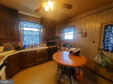 Entry Way - 207 Avon Rd, Darby, PA 19082 photo 2 of 5