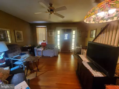 Living - 207 Avon Rd, Darby, PA 19082 photo 1 of 2