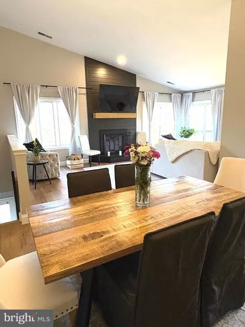 909 Pritchard Pl, Newtown Square, PA 19073