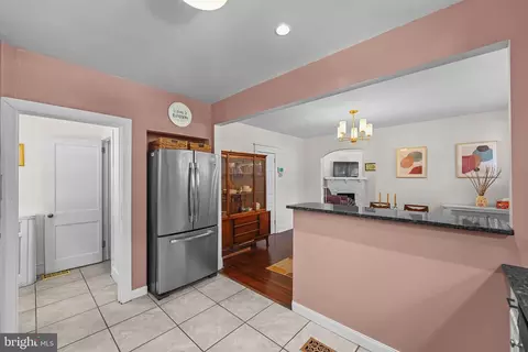 Entry Way - 2463 Eldon Ave, Drexel Hill, PA 19026 photo 2 of 5