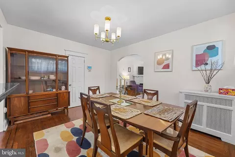 Dining - 2463 Eldon Ave, Drexel Hill, PA 19026 photo 2 of 3