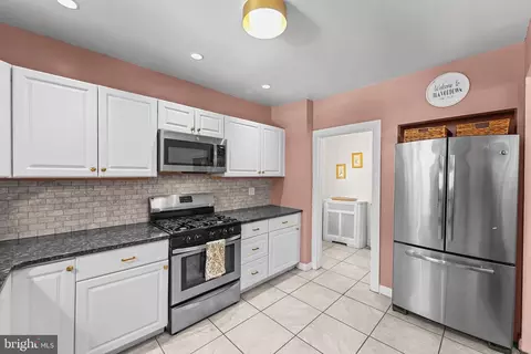 Entry Way - 2463 Eldon Ave, Drexel Hill, PA 19026 photo 1 of 5