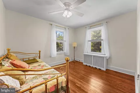 Bedroom - 2463 Eldon Ave, Drexel Hill, PA 19026 photo 4 of 5
