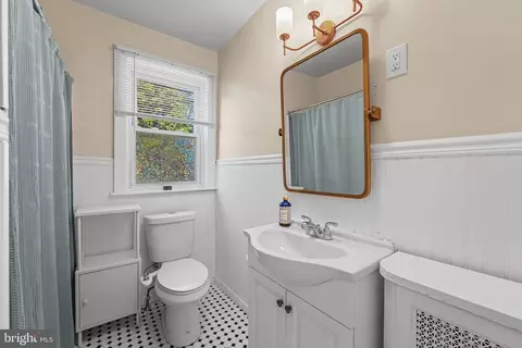 Bath - 2463 Eldon Ave, Drexel Hill, PA 19026 photo 1 of 2