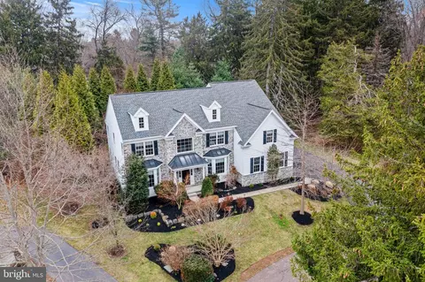 14 Dever Dr, Thornton, PA 19373