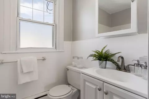 Bath - 264 Pancoast Ave, Springfield, PA 19064 photo 1 of 1
