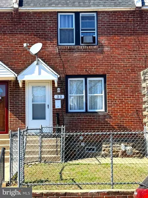 33 Mermont Cir, Darby, PA 19023