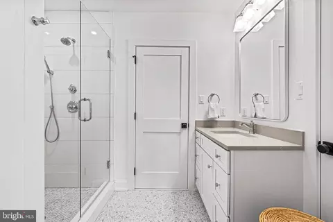 Bath - 423 Maplewood Ave, Wayne, PA 19087 photo 7 of 8
