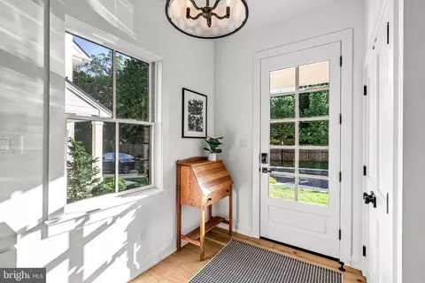 Entry Way - 423 Maplewood Ave, Wayne, PA 19087 photo 8 of 8