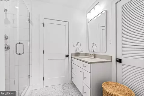 Bath - 423 Maplewood Ave, Wayne, PA 19087 photo 6 of 8