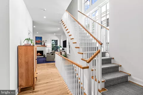 Entry Way - 423 Maplewood Ave, Wayne, PA 19087 photo 4 of 8